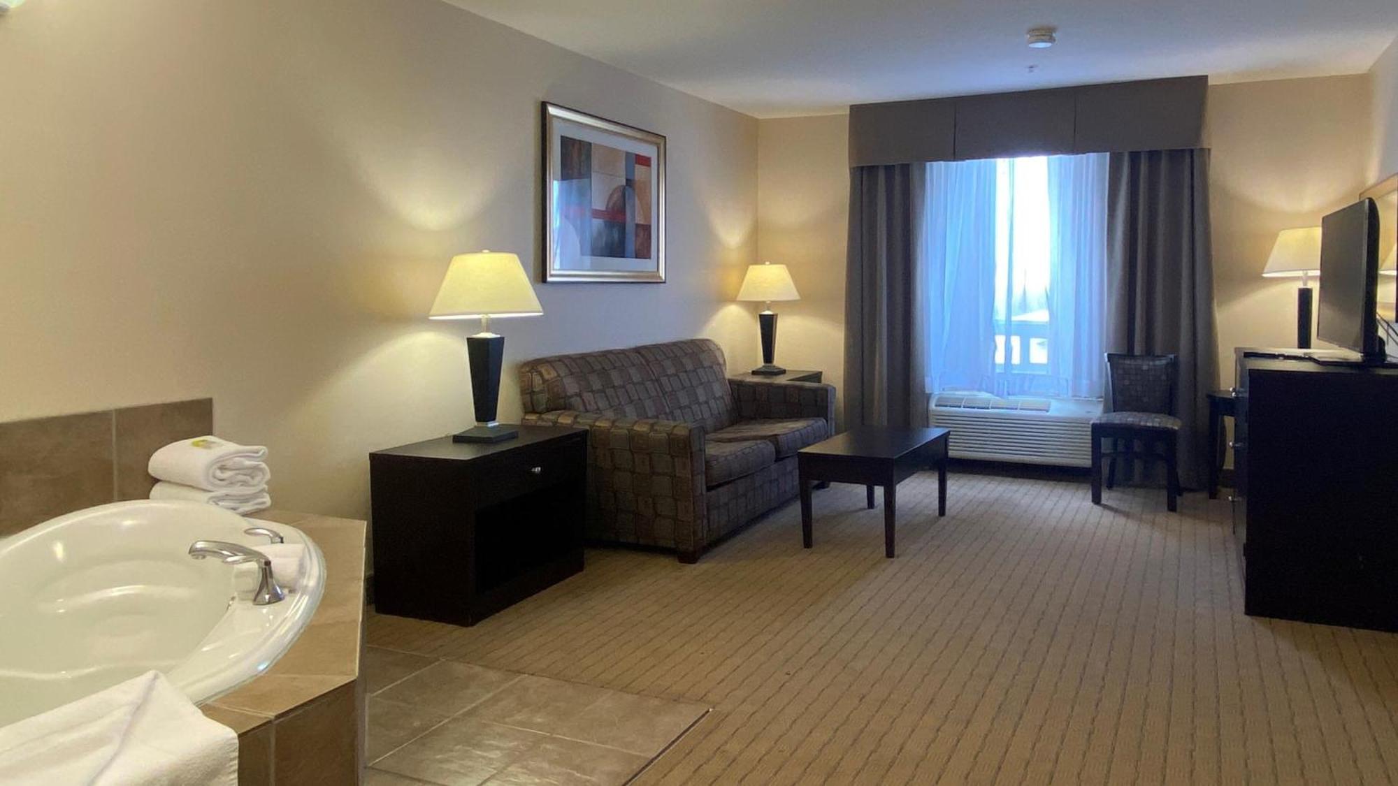 Holiday Inn Express Hotel & Suites Swift Current By Ihg Exterior foto