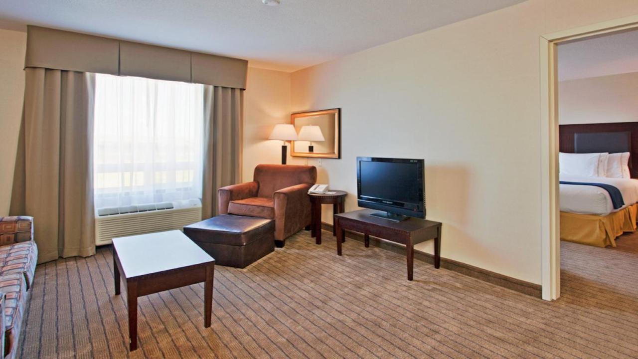 Holiday Inn Express Hotel & Suites Swift Current By Ihg Exterior foto