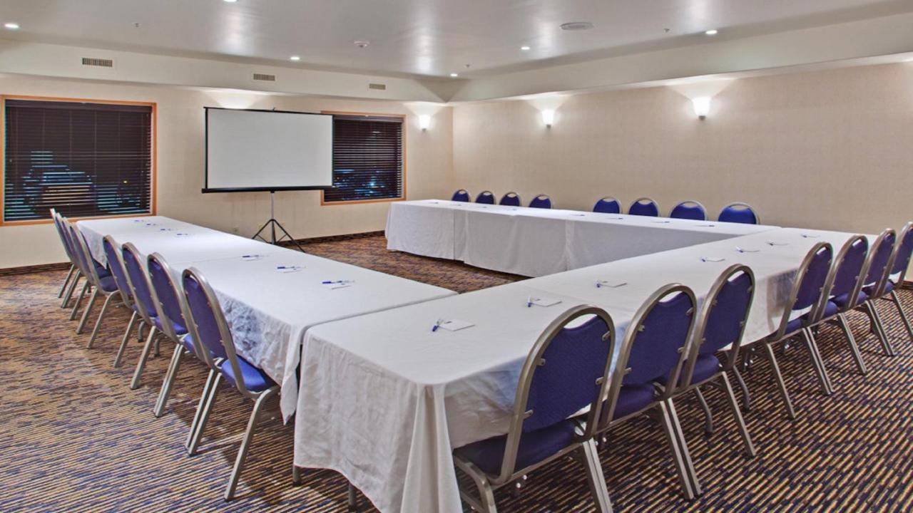 Holiday Inn Express Hotel & Suites Swift Current By Ihg Exterior foto